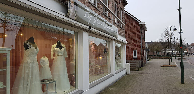 Foto van By Joy's bruidsmode